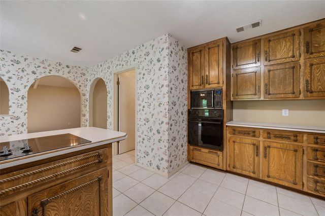 104 W Oak Valley Drive, Colleyville, TX 76034