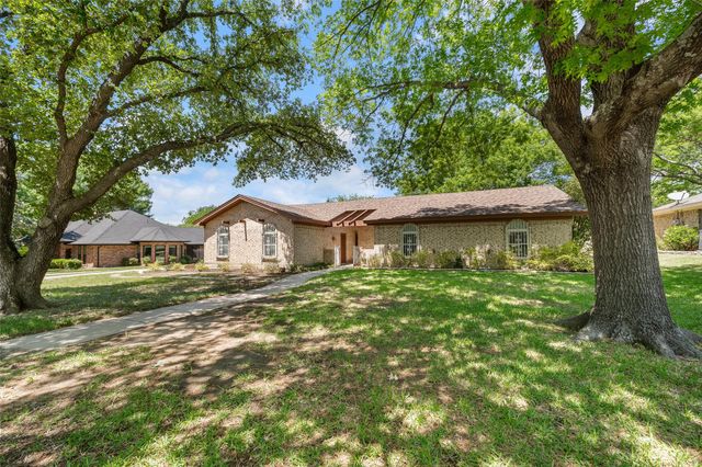 104 W Oak Valley Drive, Colleyville, TX 76034
