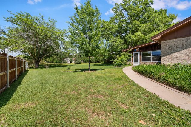 104 W Oak Valley Drive, Colleyville, TX 76034