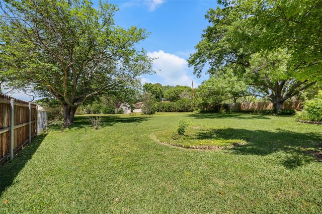 104 W Oak Valley Drive, Colleyville, TX 76034