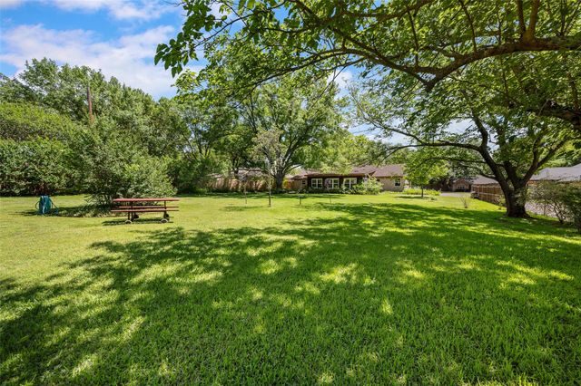 104 W Oak Valley Drive, Colleyville, TX 76034