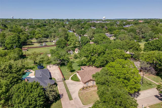 104 W Oak Valley Drive, Colleyville, TX 76034