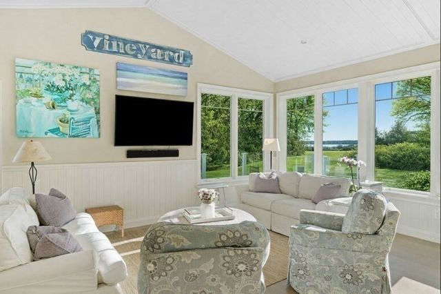 16 Frog Hollow, Tisbury, MA 02557