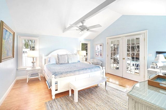 16 Frog Hollow, Tisbury, MA 02557