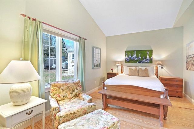 16 Frog Hollow, Tisbury, MA 02557