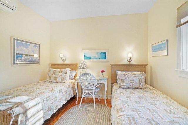 16 Frog Hollow, Tisbury, MA 02557