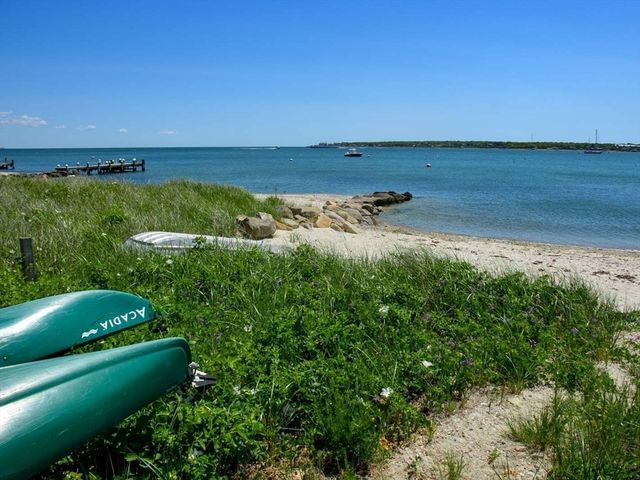 16 Frog Hollow, Tisbury, MA 02557