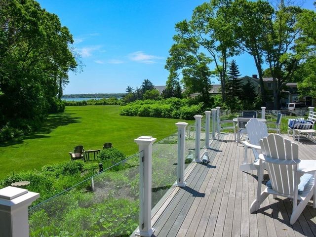 16 Frog Hollow, Tisbury, MA 02557