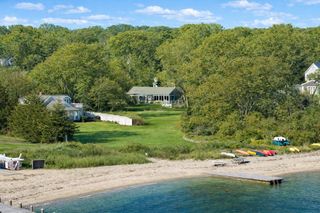 16 Frog Hollow, Tisbury, MA 02557