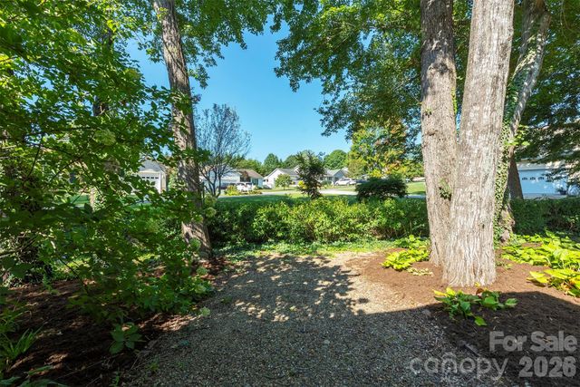 38 Eden Glen Road, Black Mountain, NC 28711