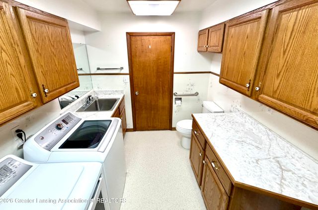 1616 E Clinton, Charlotte, MI 48813