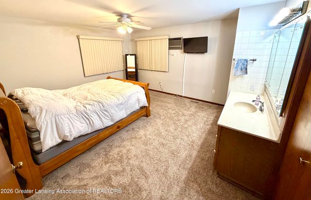 1616 E Clinton, Charlotte, MI 48813