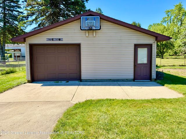 1616 E Clinton, Charlotte, MI 48813