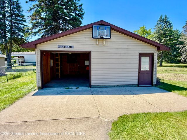 1616 E Clinton, Charlotte, MI 48813