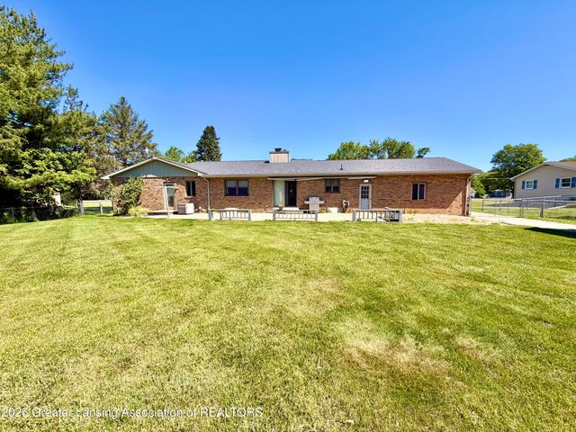 1616 E Clinton, Charlotte, MI 48813