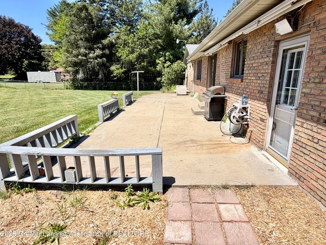 1616 E Clinton, Charlotte, MI 48813