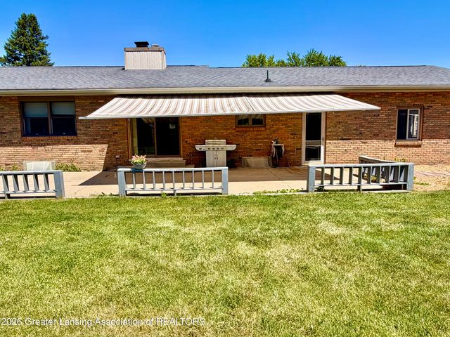 1616 E Clinton, Charlotte, MI 48813
