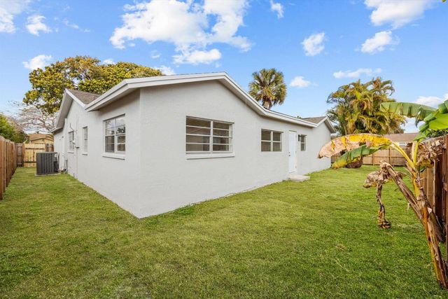 8844 SW 6th Street, Boca Raton, FL 33433