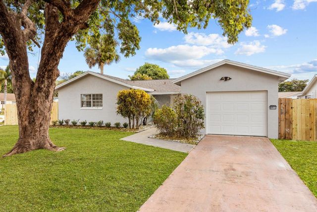 8844 SW 6th Street, Boca Raton, FL 33433