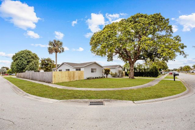8844 SW 6th Street, Boca Raton, FL 33433