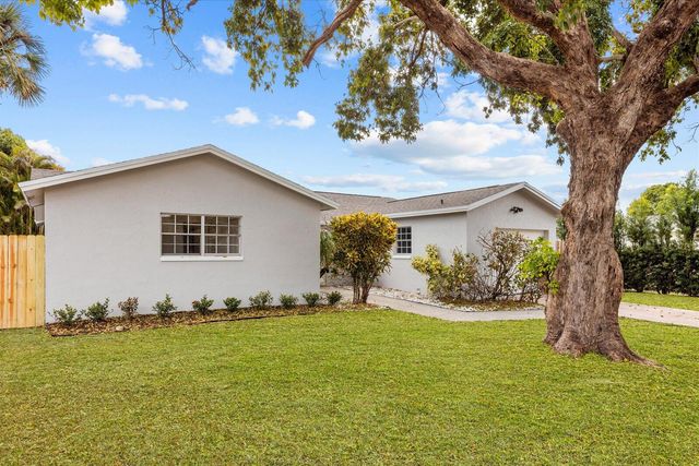 8844 SW 6th Street, Boca Raton, FL 33433