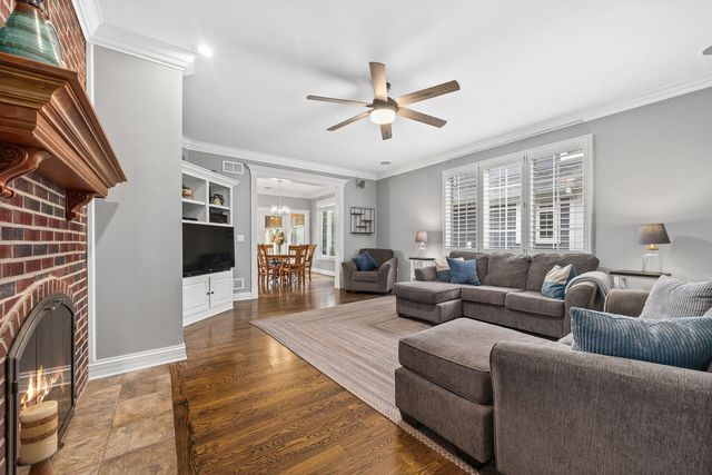 70 S Parkway Drive, Naperville, IL 60540