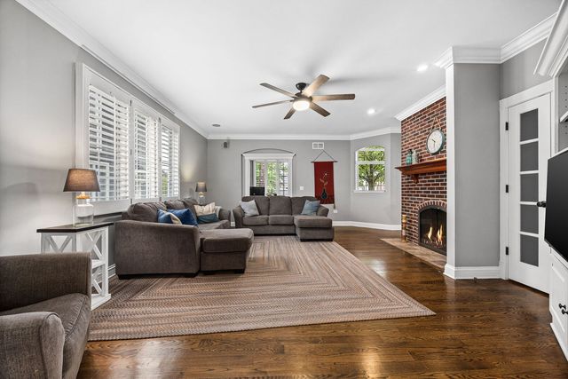 70 S Parkway Drive, Naperville, IL 60540