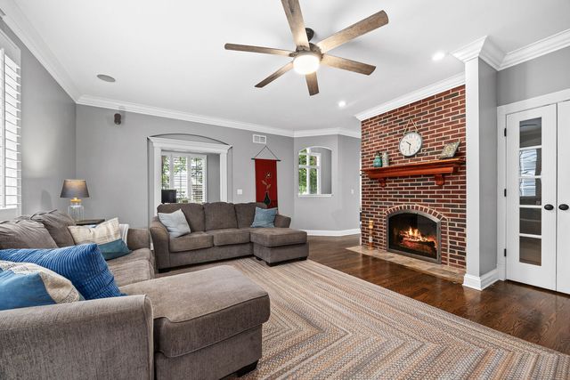 70 S Parkway Drive, Naperville, IL 60540