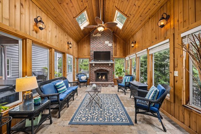 70 S Parkway Drive, Naperville, IL 60540