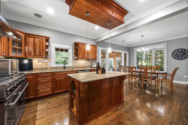 70 S Parkway Drive, Naperville, IL 60540