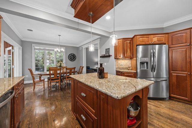 70 S Parkway Drive, Naperville, IL 60540