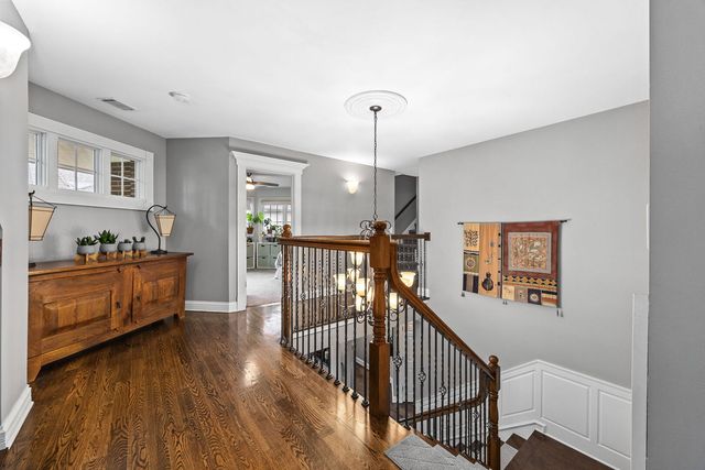 70 S Parkway Drive, Naperville, IL 60540