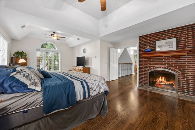 70 S Parkway Drive, Naperville, IL 60540