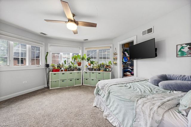 70 S Parkway Drive, Naperville, IL 60540