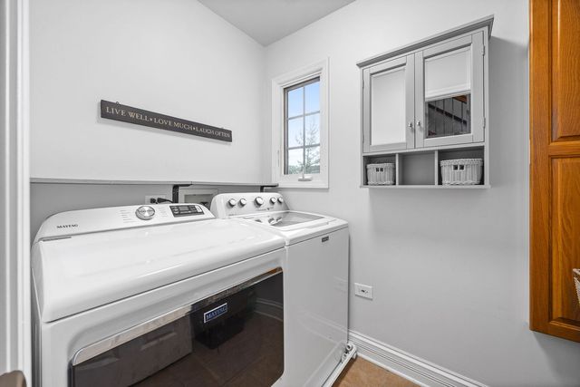 70 S Parkway Drive, Naperville, IL 60540