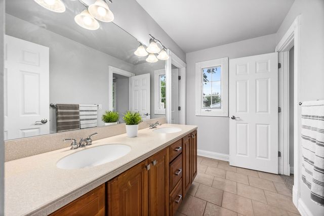 70 S Parkway Drive, Naperville, IL 60540
