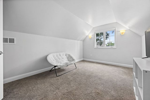 70 S Parkway Drive, Naperville, IL 60540