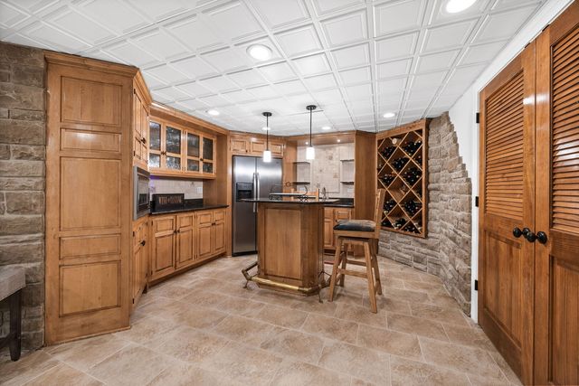 70 S Parkway Drive, Naperville, IL 60540