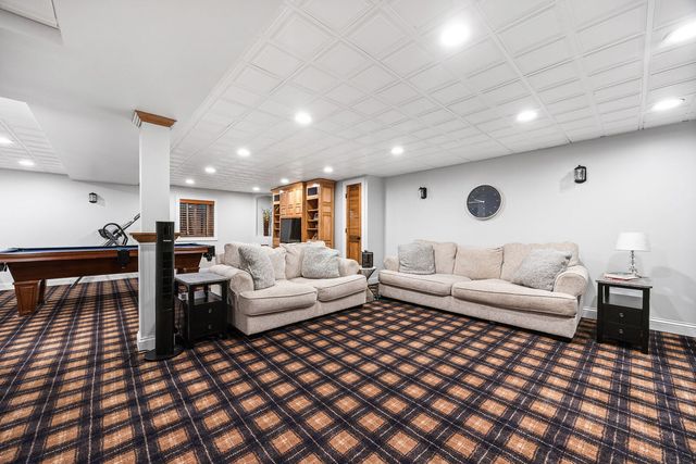 70 S Parkway Drive, Naperville, IL 60540