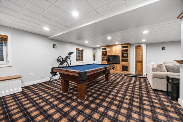 70 S Parkway Drive, Naperville, IL 60540