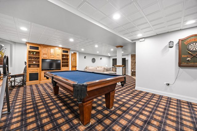70 S Parkway Drive, Naperville, IL 60540