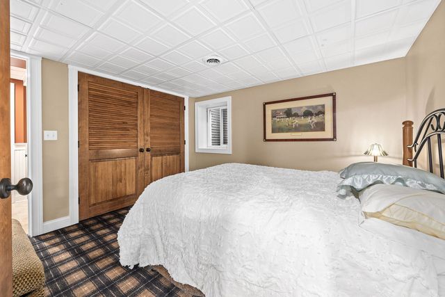 70 S Parkway Drive, Naperville, IL 60540