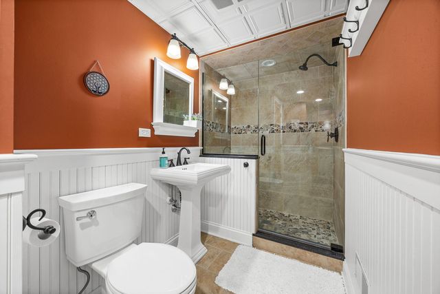 70 S Parkway Drive, Naperville, IL 60540