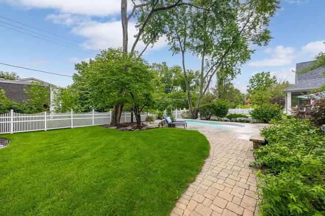 70 S Parkway Drive, Naperville, IL 60540