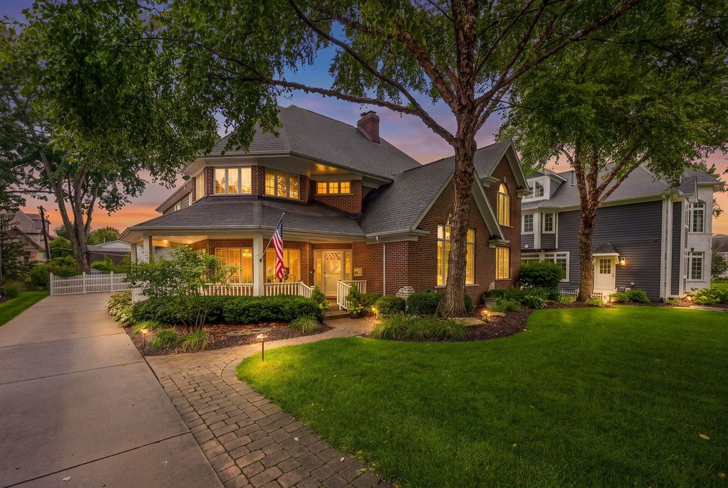 70 S Parkway Drive, Naperville, IL 60540
