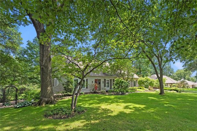 9815 Overbrook Road, Leawood, KS 66206