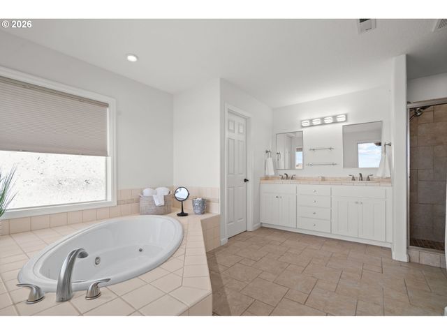 18733 Sw MARKO Ln, Beaverton, OR 97007