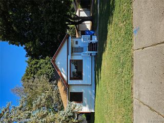 25716 Notre Dame Street, Dearborn Heights, MI 48125