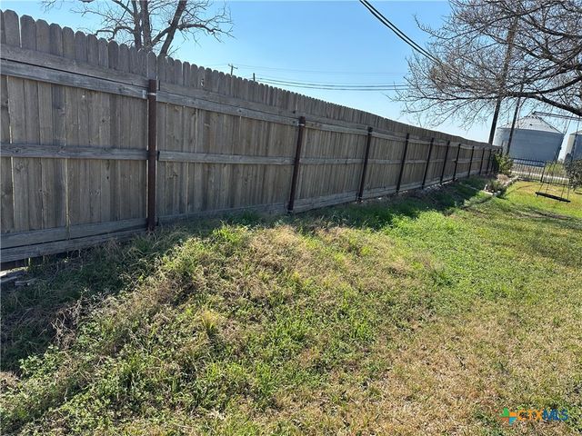 5716 Avenue C, Heidenheimer, TX 76501