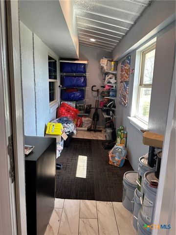 5716 Avenue C, Heidenheimer, TX 76501